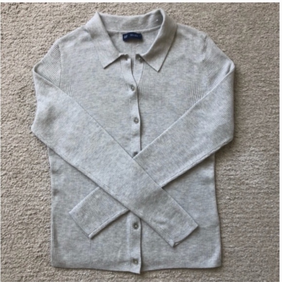 Gap Collar Cardigan Sweater. - Picture 2 of 4